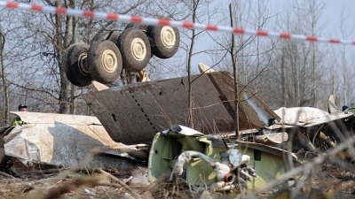 Министр обороны Польши назвал неоправданными теории о катастрофе под Смоленском