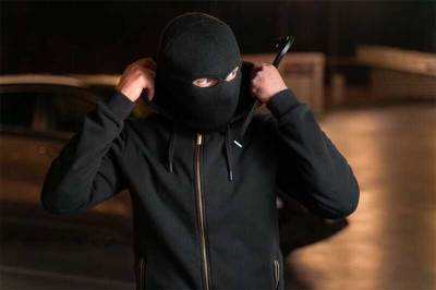 В Хабаровске вооруженный мужчина ограбил банк на 13 миллионов рублей